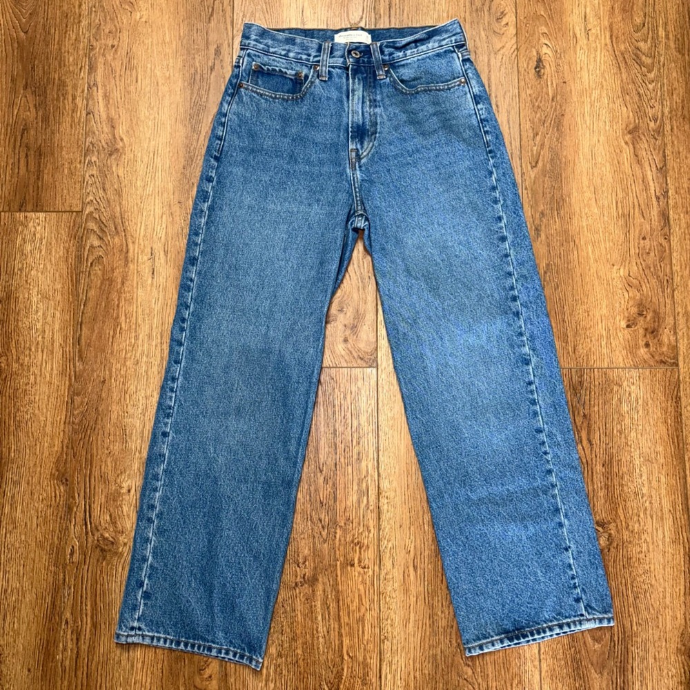 Abercrombie & Fitch The Slouchy Jean Mid Rise Medium Wash Blue Denim 26 Short